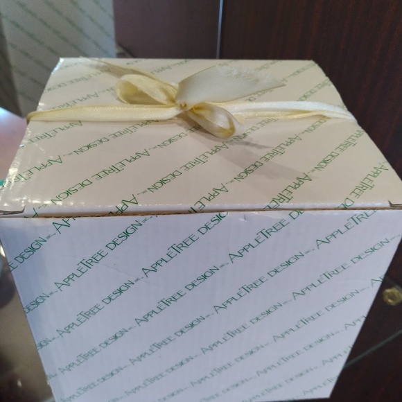 New in Box Shoe Mind Teapot - Picture 3 of 9